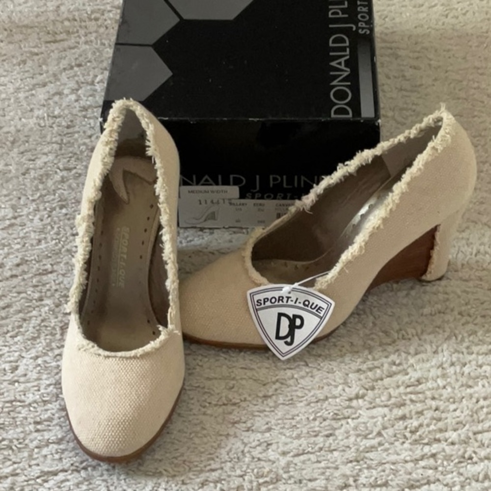 Donald Pliner Ecru Ivory Cream Canvas Heel Shoes 6.5 NEW